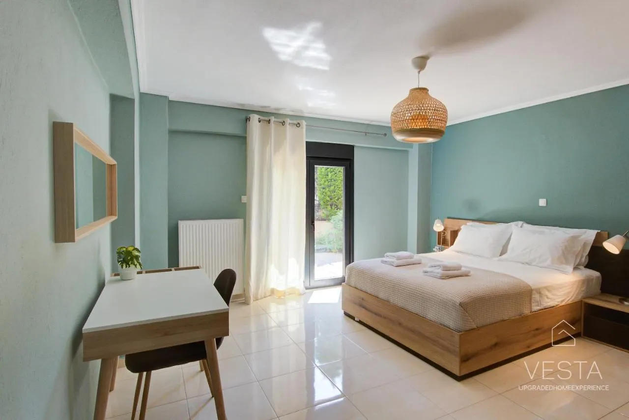 Uptown 2-Level Apt, Private Patio & Balcony With Views Apartment Thessaloniki