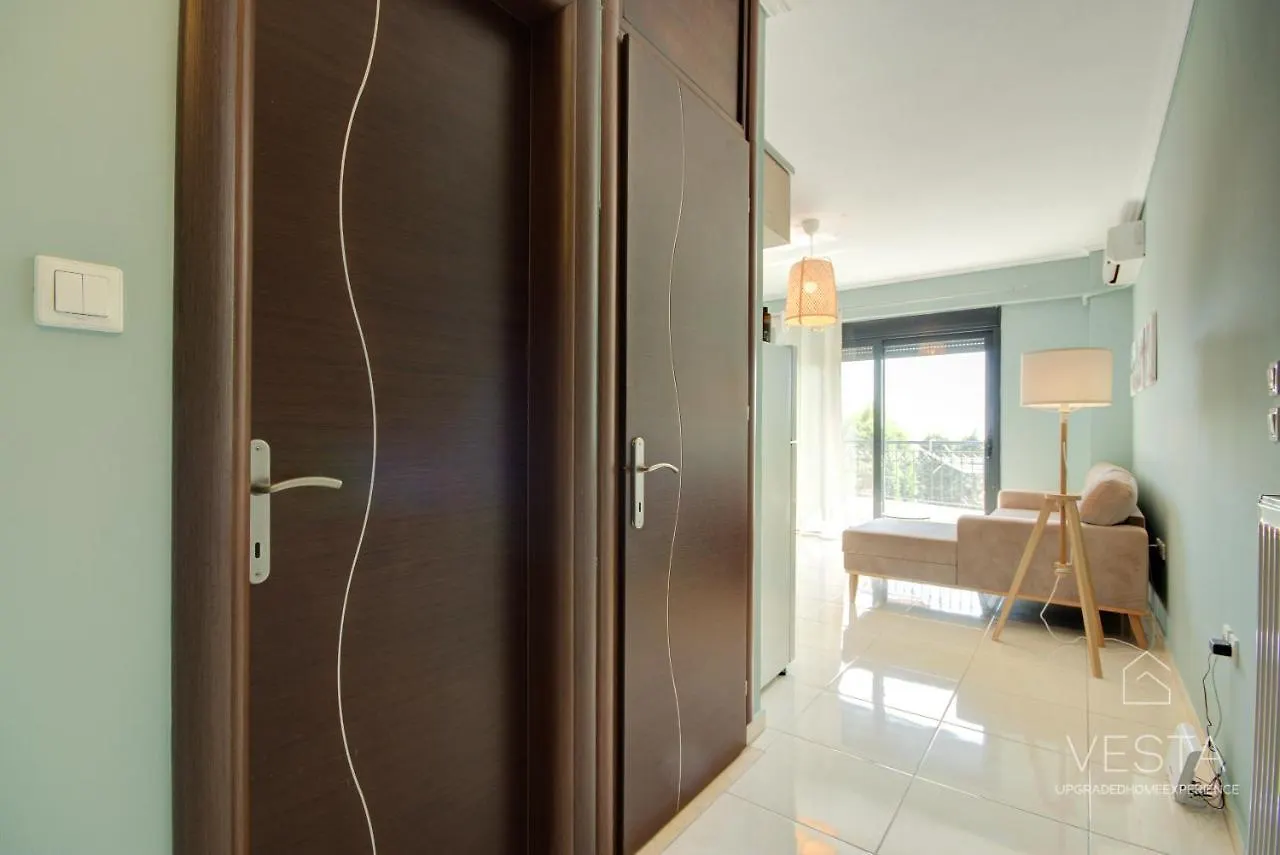 Uptown 2-Level Apt, Private Patio & Balcony With Views Apartment Thessaloniki