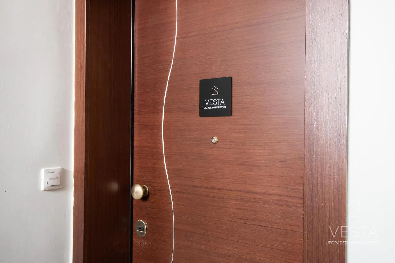 Uptown 2-Level Apt, Private Patio & Balcony With Views Apartment Thessaloniki