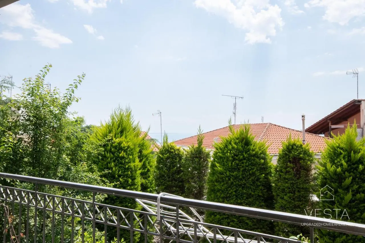 Uptown 2-Level Apt, Private Patio & Balcony With Views Apartment Thessaloniki