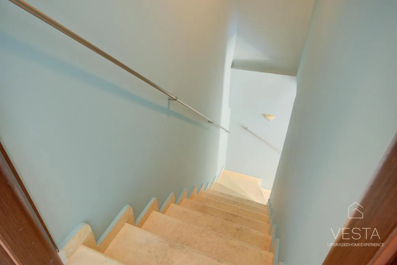 Uptown 2-Level Apt, Private Patio & Balcony With Views Apartment Thessaloniki