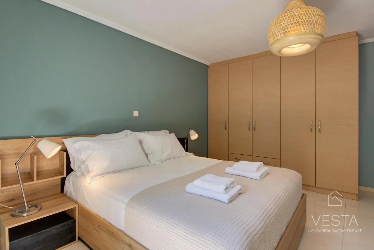 Uptown 2-Level Apt, Private Patio & Balcony With Views Apartment Thessaloniki