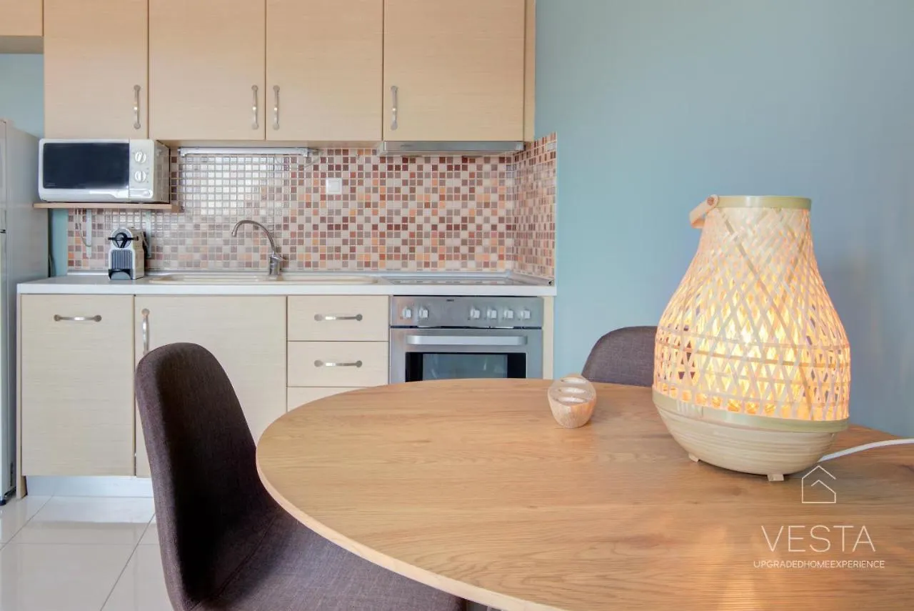 Uptown 2-Level Apt, Private Patio & Balcony With Views Apartment Thessaloniki