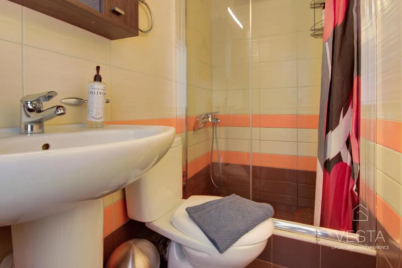 Uptown 2-Level Apt, Private Patio & Balcony With Views Apartment Thessaloniki